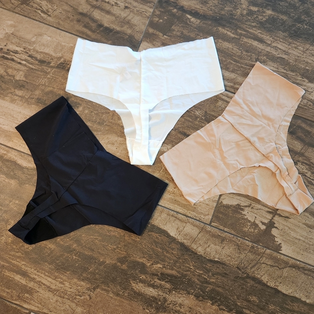 NWT Victoria's Secret Bundle: 3 New Thongs - Size XL - Picture 3 of 5